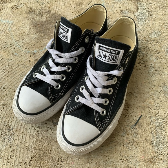 Woman’s Converse All Stars ⭐️ 👟 - Picture 1 of 5